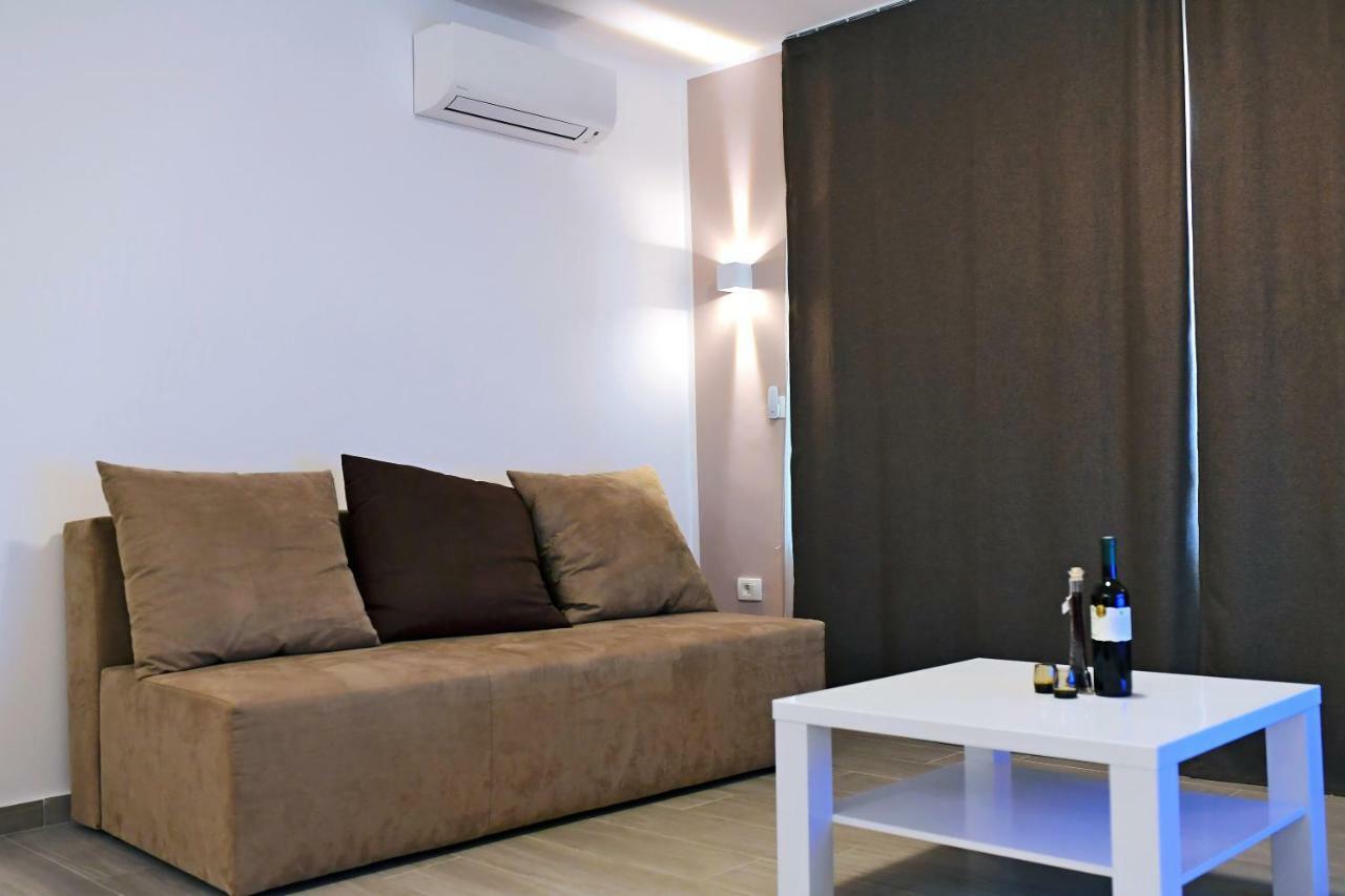 Apartment Luce Njivice Buitenkant foto