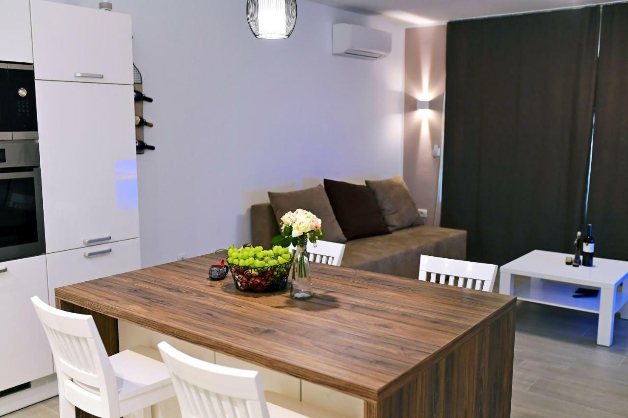 Apartment Luce Njivice Buitenkant foto